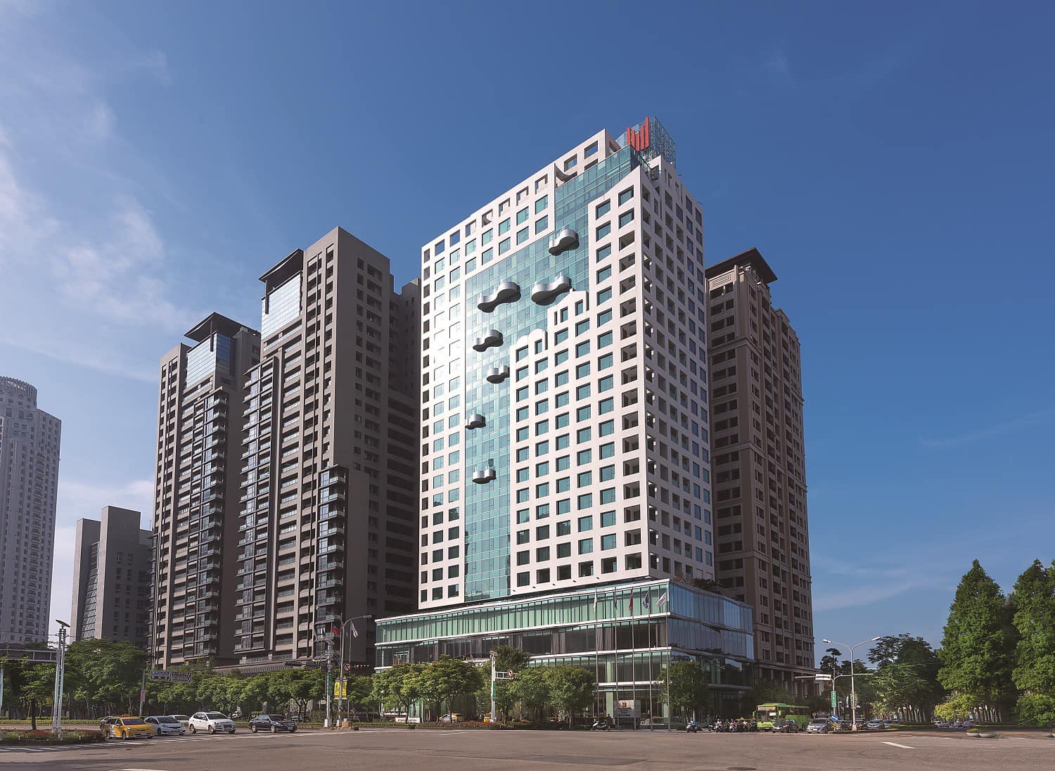 No.8 日月千禧酒店