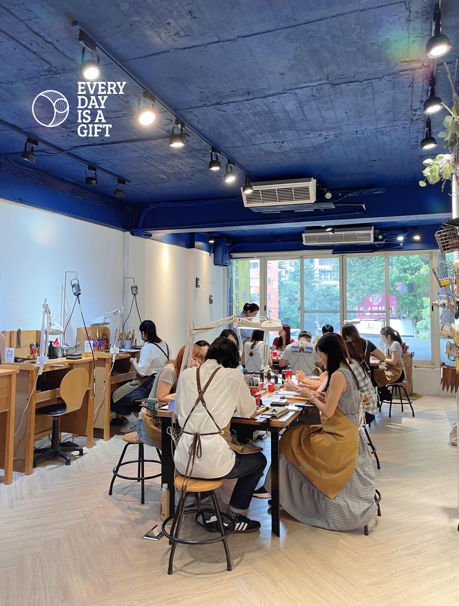 手作戒指 Everyday is a Gift 手作戒指 Everyday is a Gift