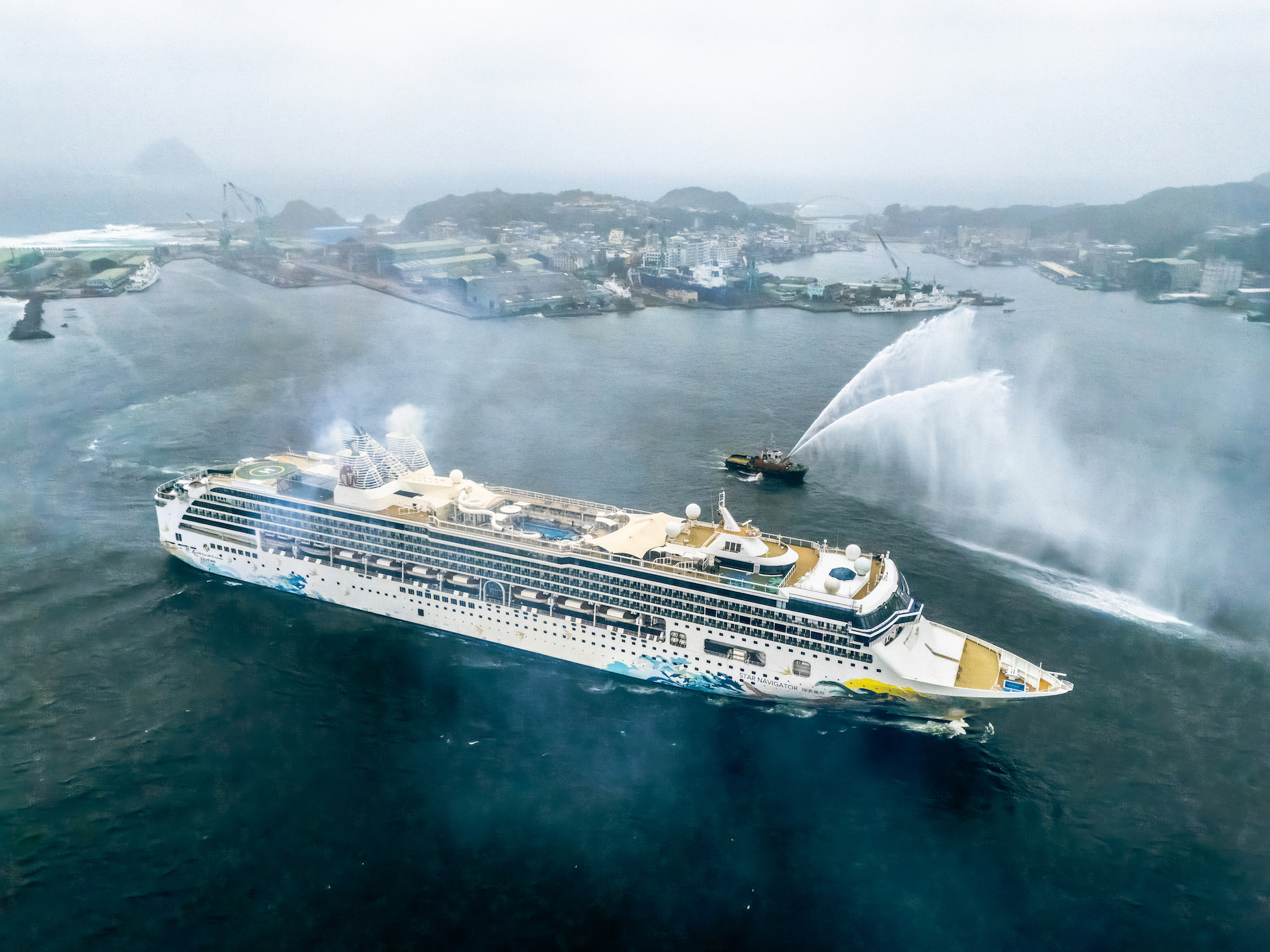 麗星郵輪探索星號基隆港 麗星郵輪探索星號基隆港